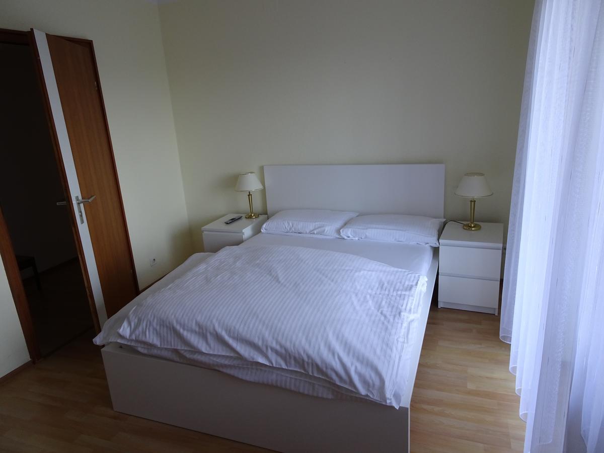 Hotel-Pension Schlossgarten Trippstadt 外观 照片