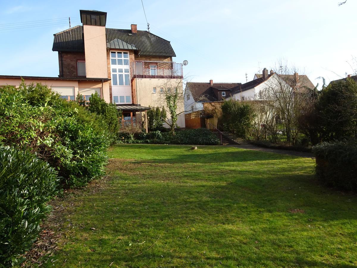 Hotel-Pension Schlossgarten Trippstadt 外观 照片