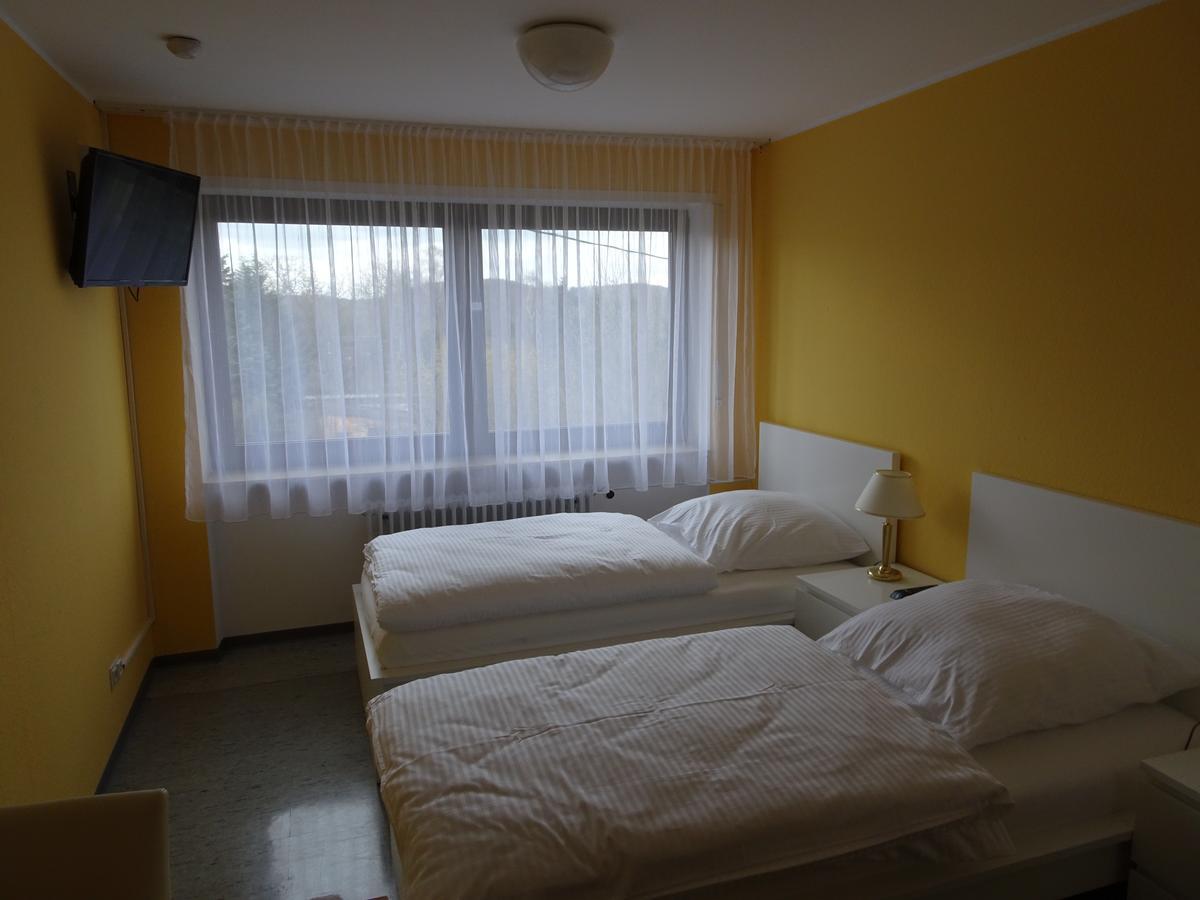 Hotel-Pension Schlossgarten Trippstadt 外观 照片