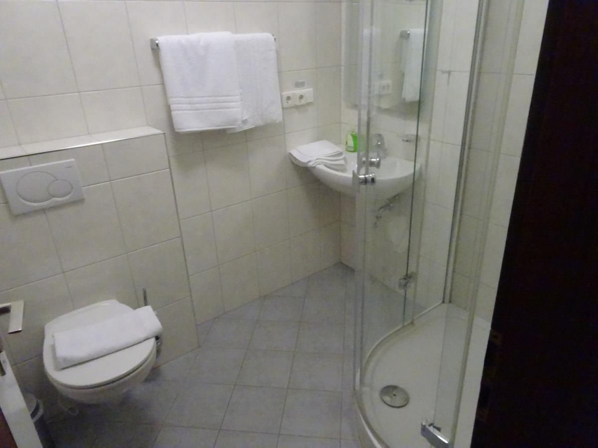 Hotel-Pension Schlossgarten Trippstadt 外观 照片